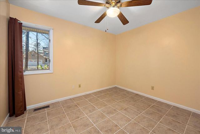 1 SEAFARER LN, Ocean Pines, MD 21811