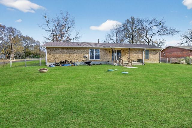 102 E Bayside Drive, Mabank, TX 75156