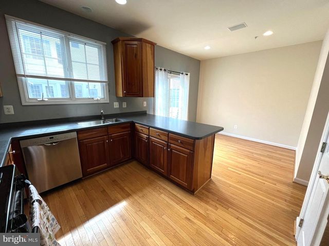 1601 LEEDS CASTLE DR, Vienna, VA 22182