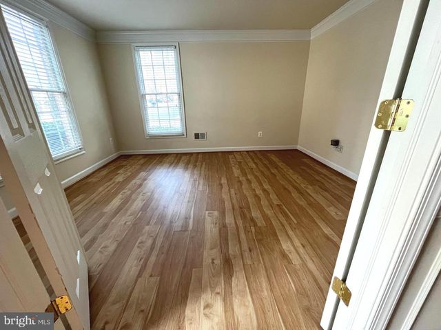 1601 LEEDS CASTLE DR, Vienna, VA 22182