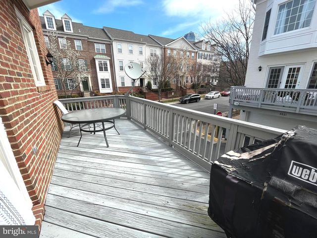 1601 LEEDS CASTLE DR, Vienna, VA 22182