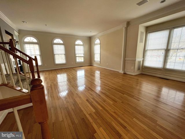 1601 LEEDS CASTLE DR, Vienna, VA 22182