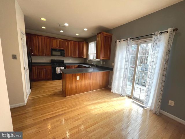 1601 LEEDS CASTLE DR, Vienna, VA 22182