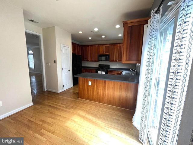 1601 LEEDS CASTLE DR, Vienna, VA 22182