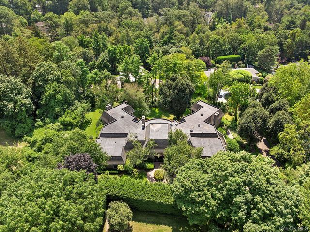 13 Chanticlare Drive, Manhasset, NY 11030