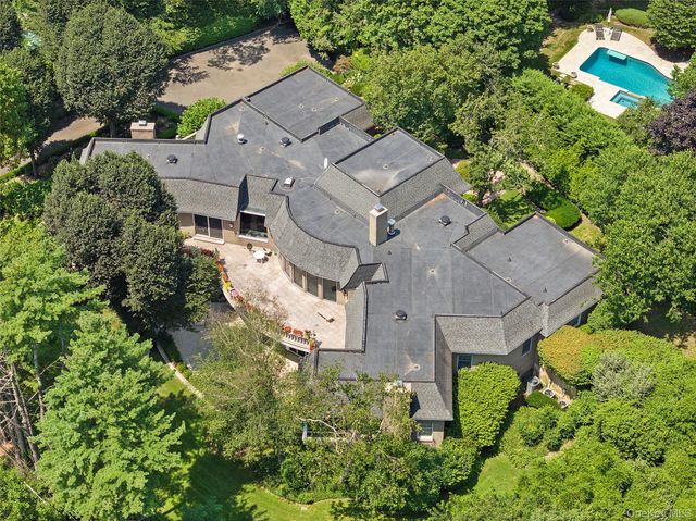 13 Chanticlare Drive, Manhasset, NY 11030