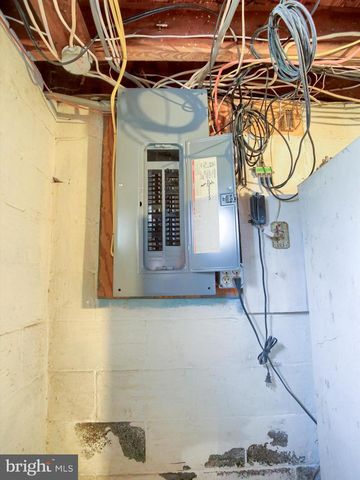 85 AIRPORT RD, Shippensburg, PA 17257