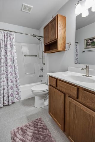 200 Polly Lane, Hobart, IN 46342