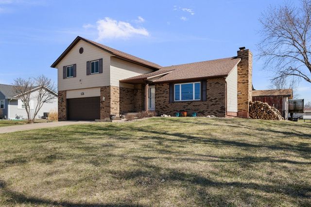 3545 W Harbor Drive, Bettendorf, IA 52722