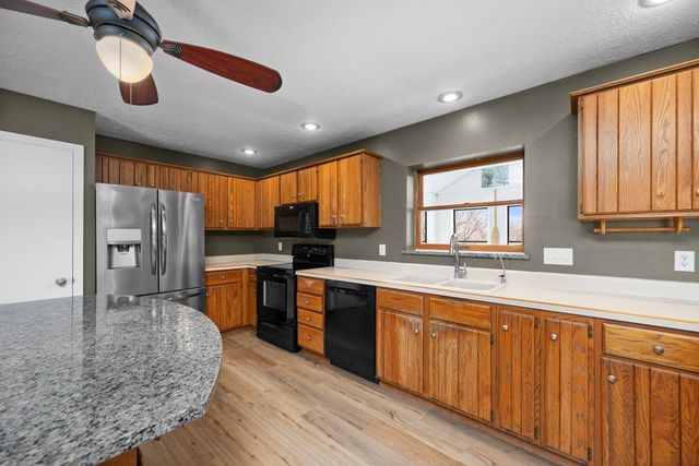 3545 W Harbor Drive, Bettendorf, IA 52722