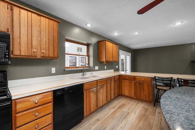 3545 W Harbor Drive, Bettendorf, IA 52722