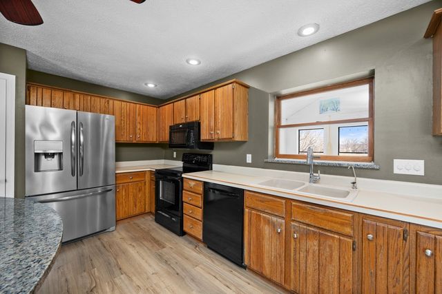 3545 W Harbor Drive, Bettendorf, IA 52722