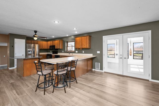 3545 W Harbor Drive, Bettendorf, IA 52722