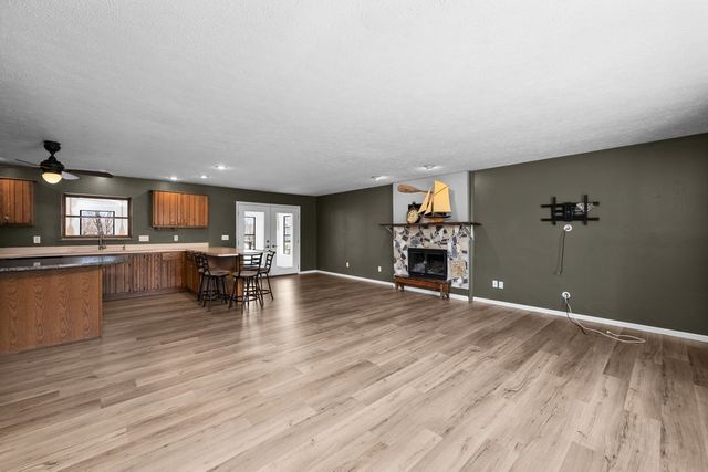 3545 W Harbor Drive, Bettendorf, IA 52722