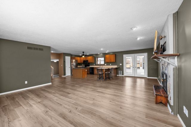 3545 W Harbor Drive, Bettendorf, IA 52722