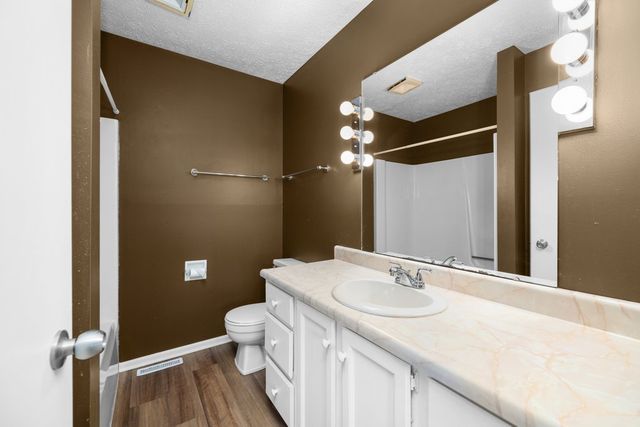 3545 W Harbor Drive, Bettendorf, IA 52722