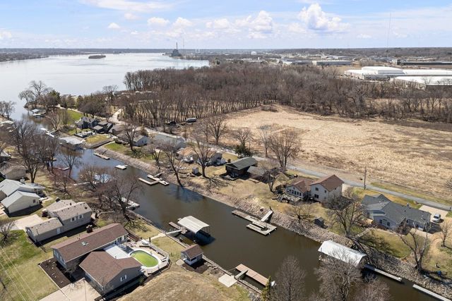 3545 W Harbor Drive, Bettendorf, IA 52722