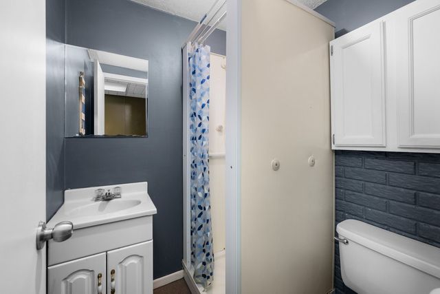 3545 W Harbor Drive, Bettendorf, IA 52722