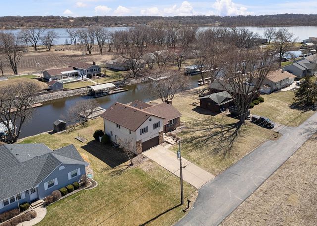 3545 W Harbor Drive, Bettendorf, IA 52722