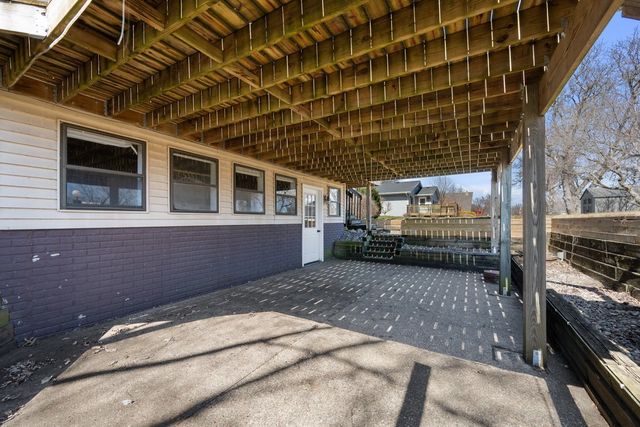 3545 W Harbor Drive, Bettendorf, IA 52722