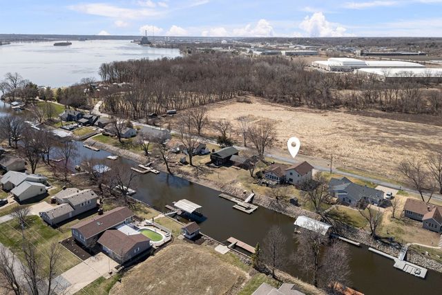 3545 W Harbor Drive, Bettendorf, IA 52722