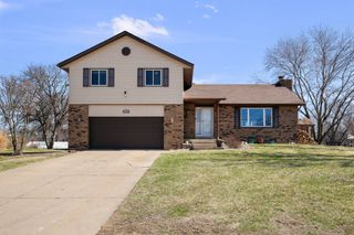 3545 W Harbor Drive, Bettendorf, IA 52722