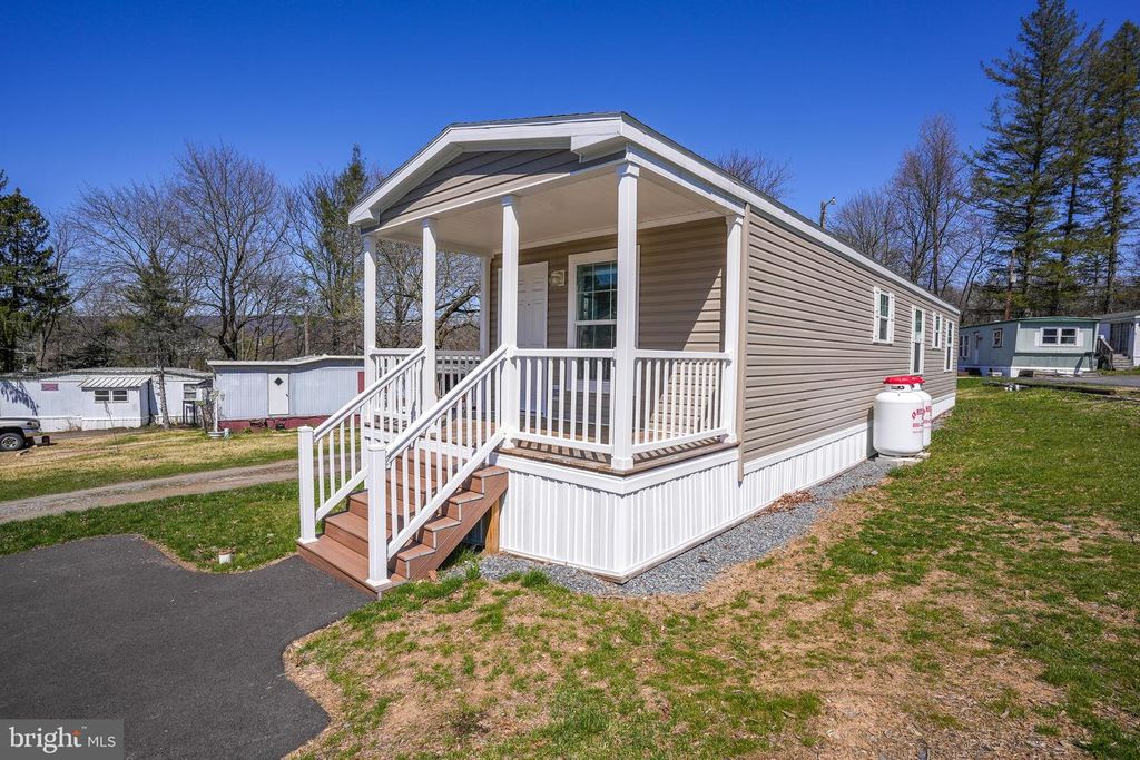 20 COURT ST, Lehighton, PA 18235