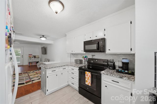 2675 White Oak Ct Extension, Claremont, NC 28610