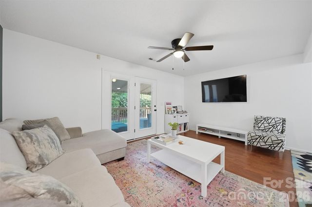 2675 White Oak Ct Extension, Claremont, NC 28610