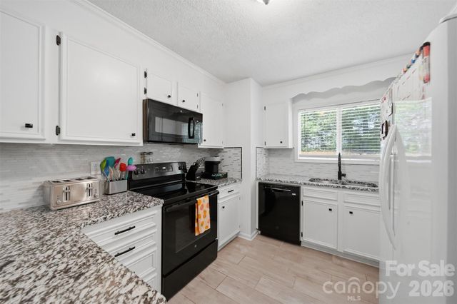 2675 White Oak Ct Extension, Claremont, NC 28610