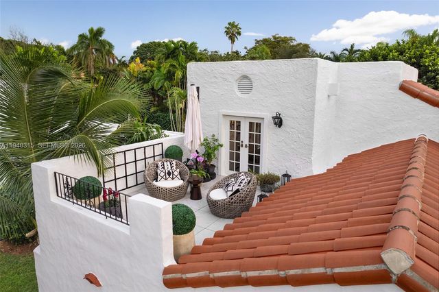 1234 S Greenway Dr, Coral Gables, FL 33134