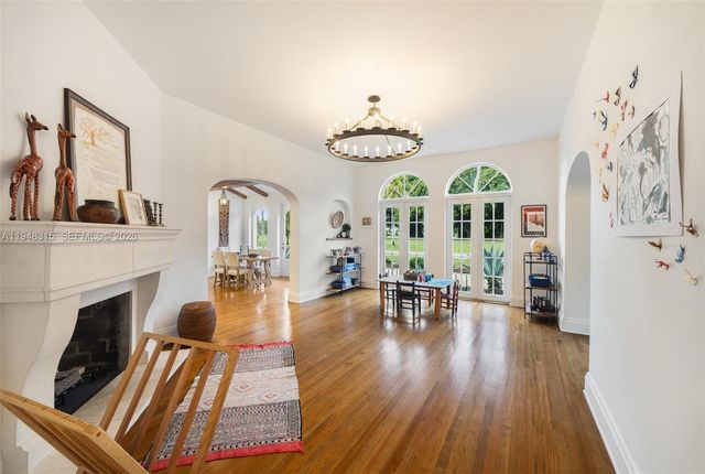 1234 S Greenway Dr, Coral Gables, FL 33134