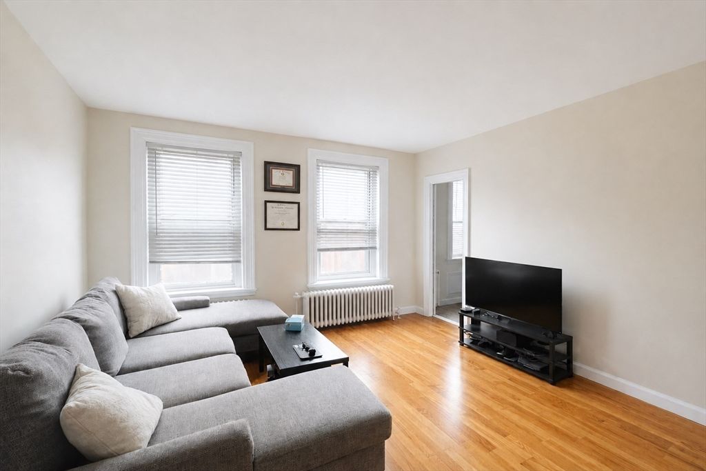 217 Newbury Street 4, Boston, MA 02116
