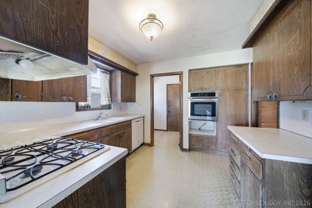 2536 S 111th East Avenue, Tulsa, OK 74129