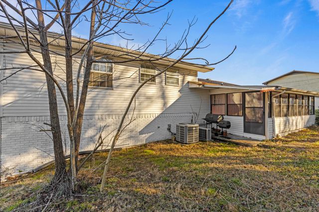 1717 E Rebel Rd, Rossville, GA 30741