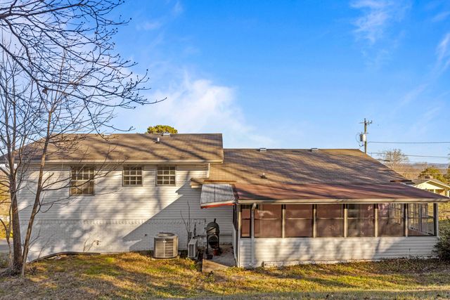 1717 E Rebel Rd, Rossville, GA 30741