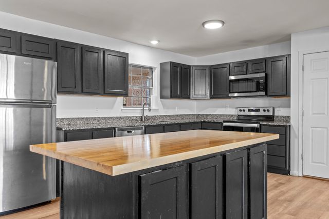 1717 E Rebel Rd, Rossville, GA 30741