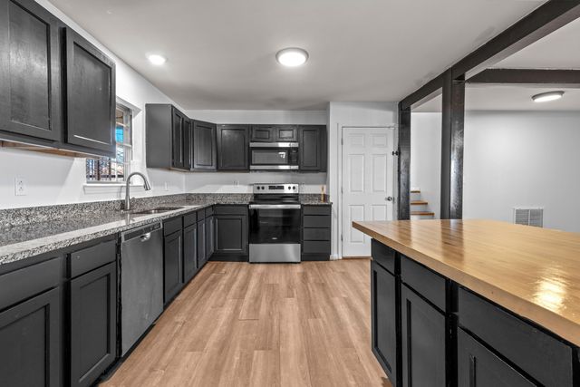 1717 E Rebel Rd, Rossville, GA 30741