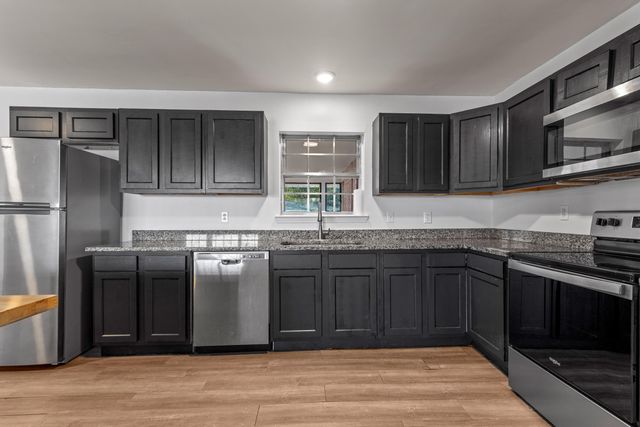 1717 E Rebel Rd, Rossville, GA 30741