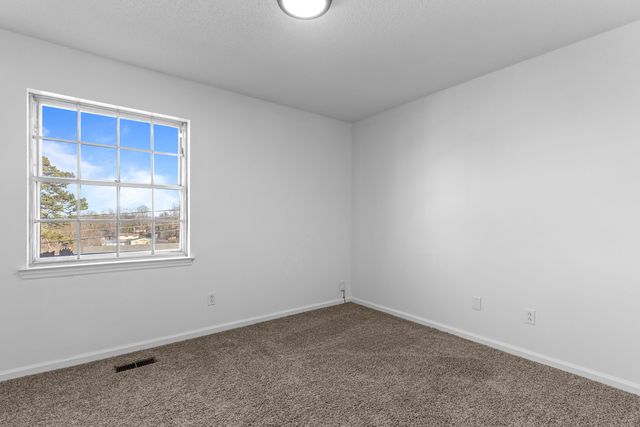 1717 E Rebel Rd, Rossville, GA 30741