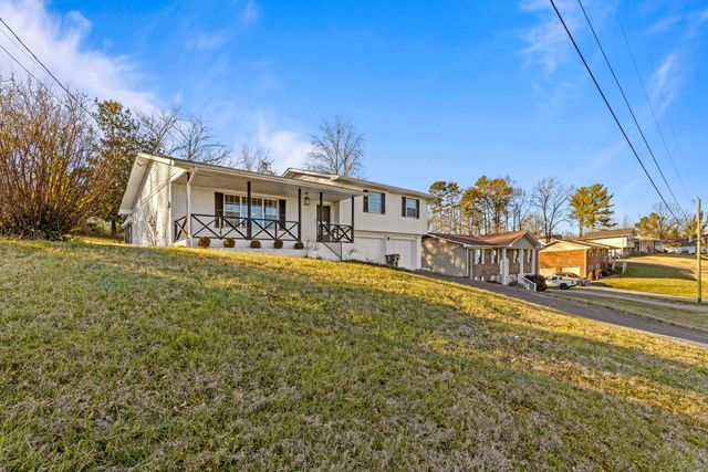 1717 E Rebel Rd, Rossville, GA 30741