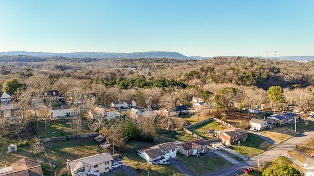 1717 E Rebel Rd, Rossville, GA 30741