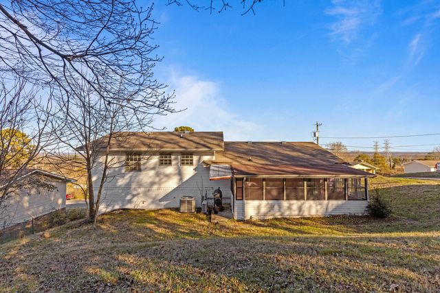 1717 E Rebel Rd, Rossville, GA 30741