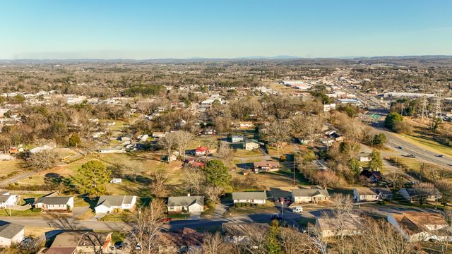 1717 E Rebel Rd, Rossville, GA 30741