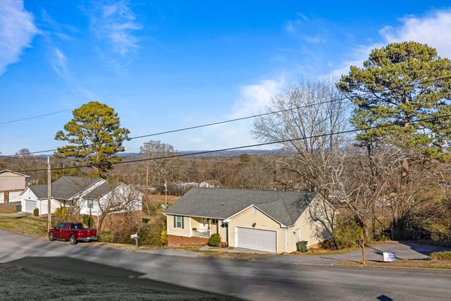 1717 E Rebel Rd, Rossville, GA 30741