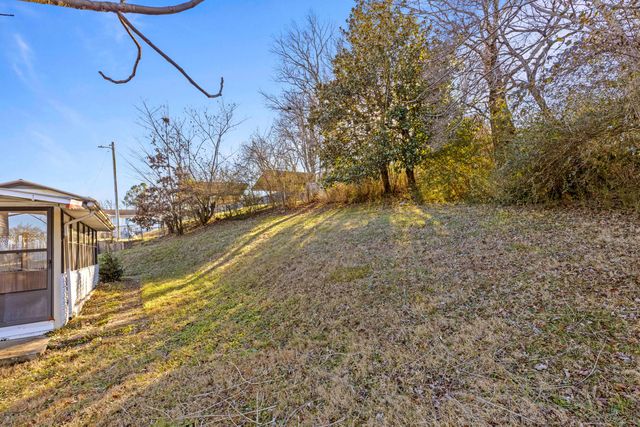 1717 E Rebel Rd, Rossville, GA 30741