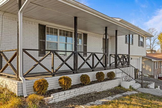 1717 E Rebel Rd, Rossville, GA 30741