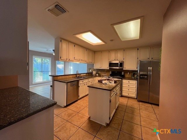 607 Brocton Street, Victoria, TX 77904