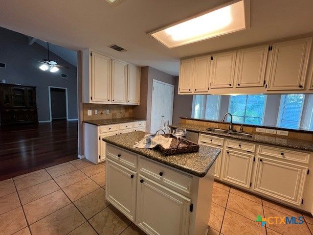 607 Brocton Street, Victoria, TX 77904