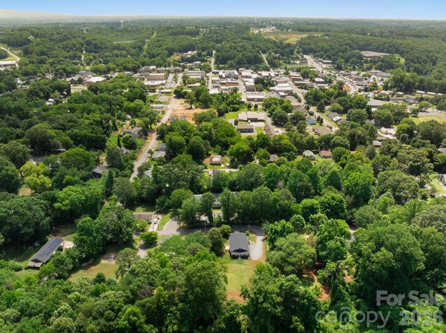 147 N Hillside Street, Rutherfordton, NC 28139